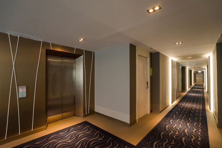 Ballroom/Hall 100 of 121