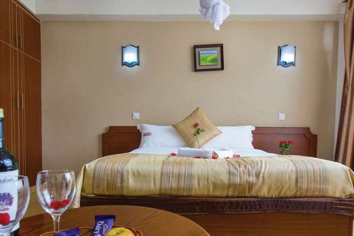 Room 6 of 43