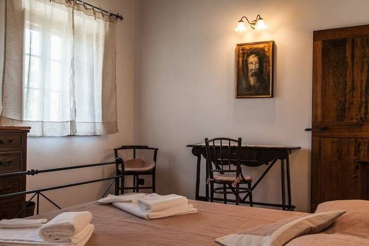 Room 9 of 16