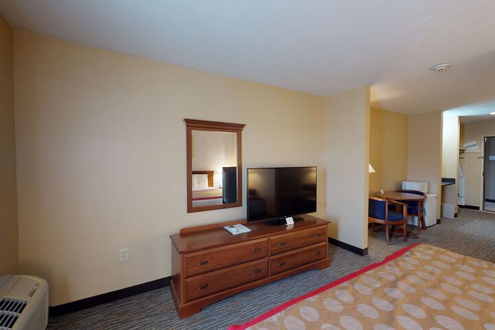 1 King Bed (5 of 12)