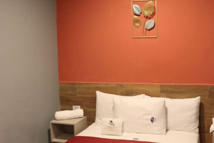 Room 33 of 81