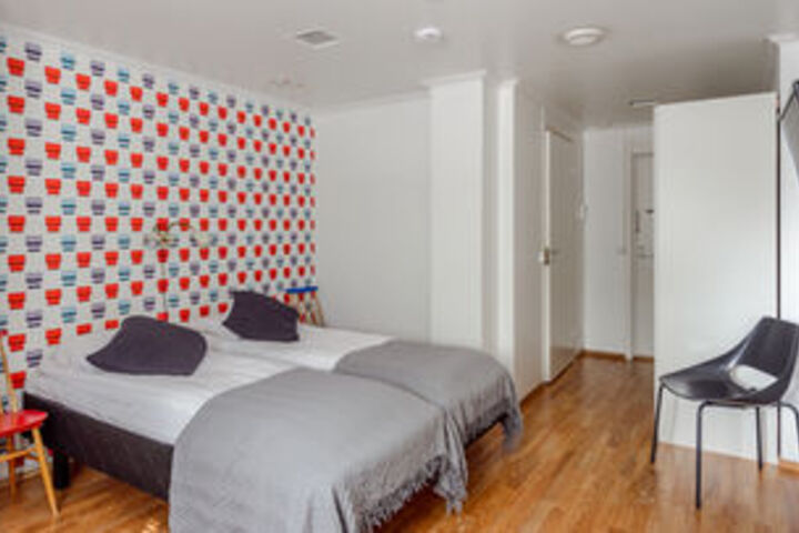 Room 42 of 75