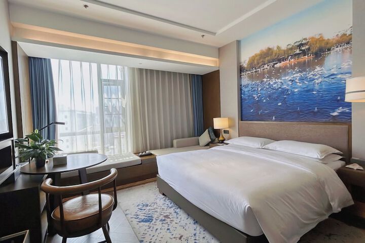 Room 16 of 37