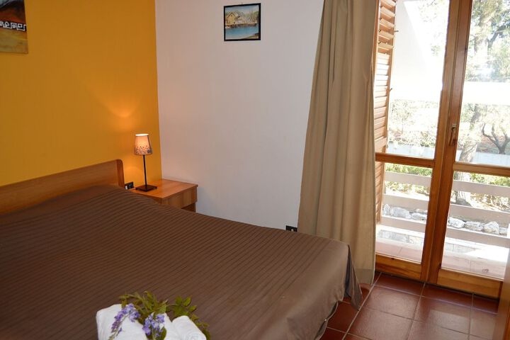 Room 4 of 37