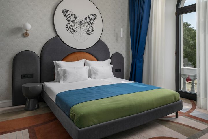 Room 27 of 61