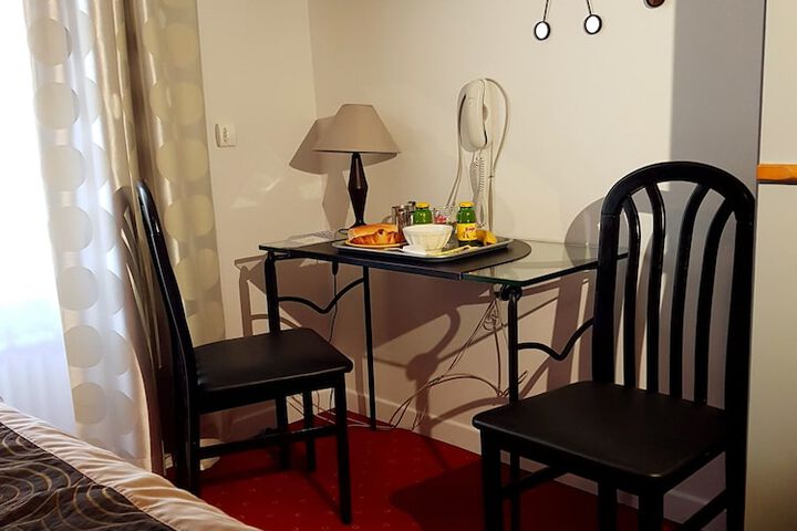 Room 6 of 30