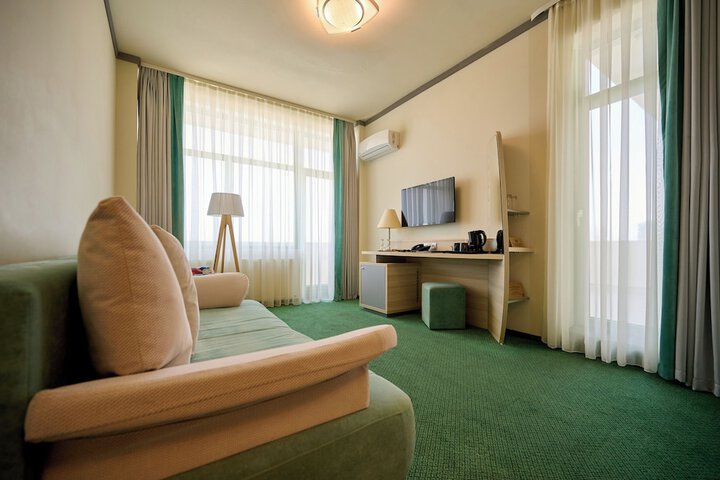 Room 13 of 38