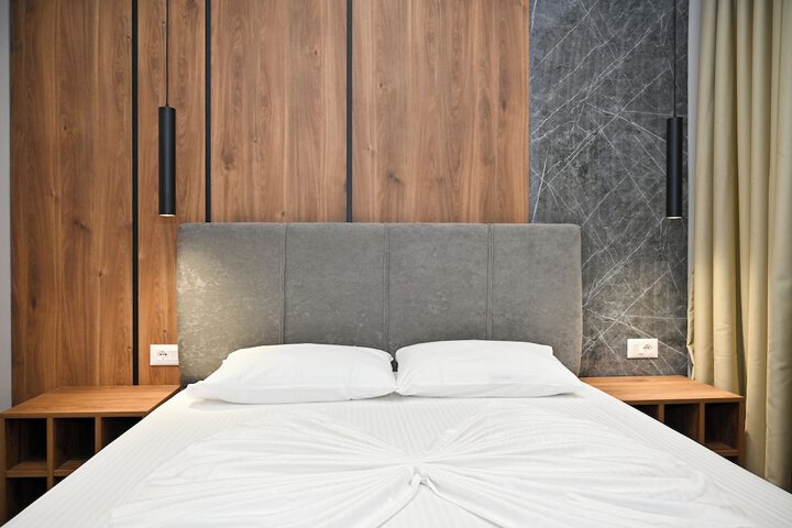 Room 6 of 34