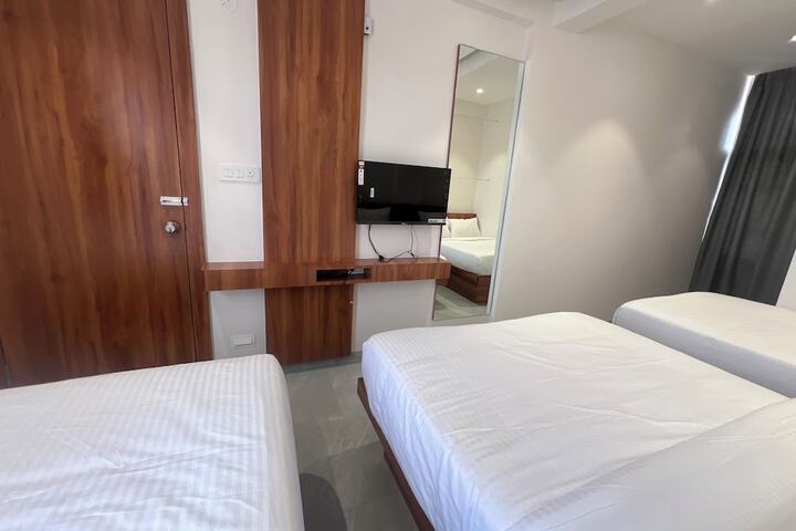 Room 3 of 34