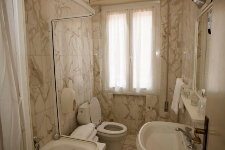 Room 29 of 119