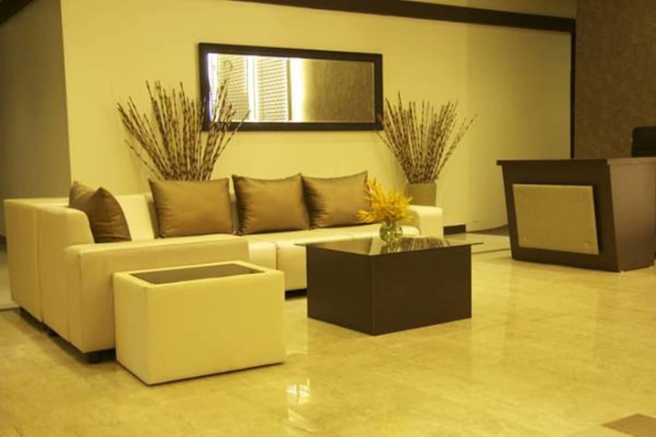 Entrance & Lobby