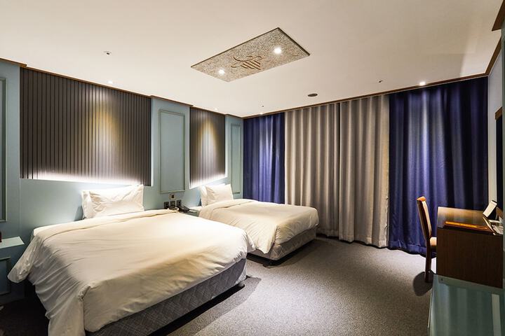 Room 17 of 51