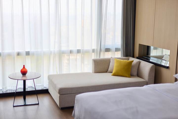 Room 45 of 102