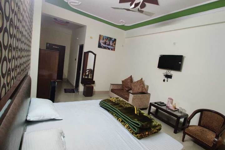 Room 8 of 13