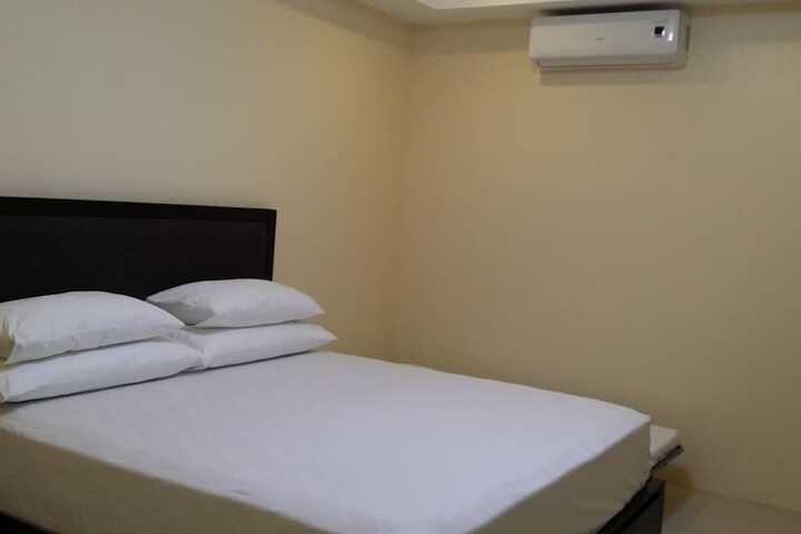 Room 4 of 68