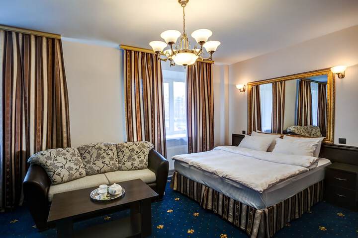 Room 8 of 33