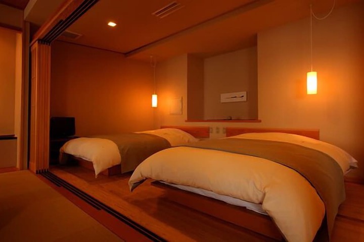 Room 4 of 30