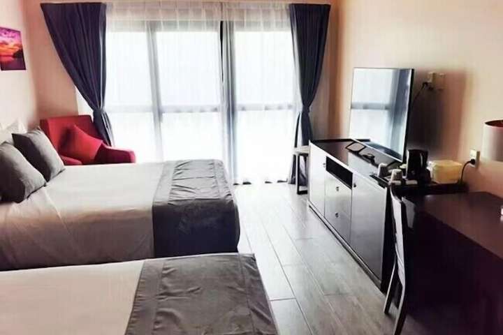 Room 12 of 23