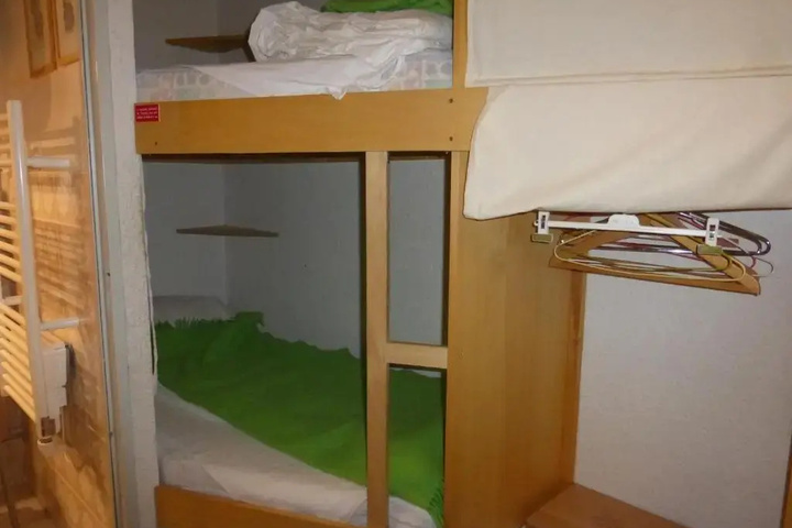 Room 6 of 13