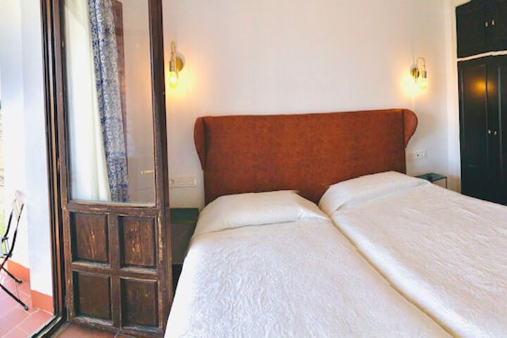 Room 28 of 74