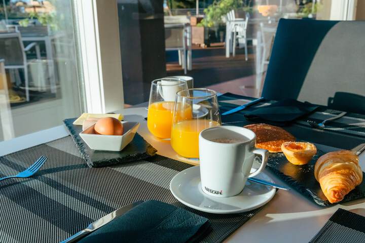 Breakfast/Coffee Service 62 of 82