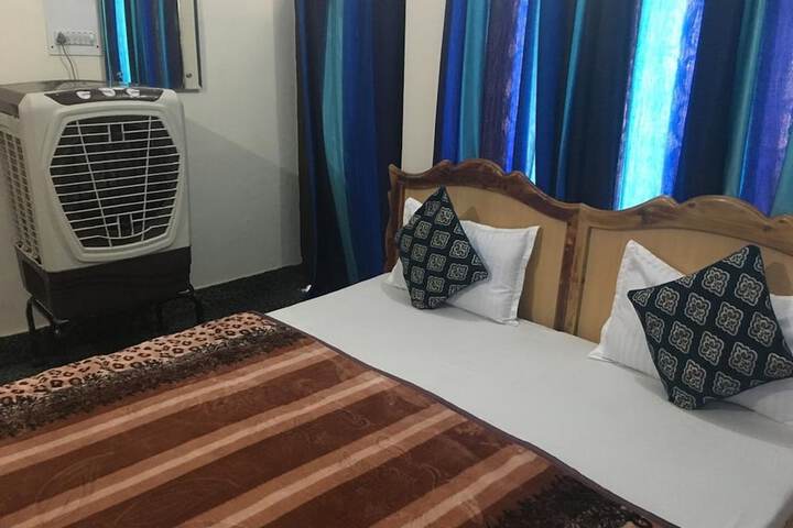 Room 4 of 9