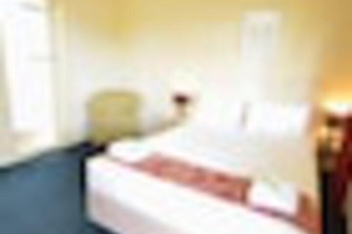 Room 14 of 102