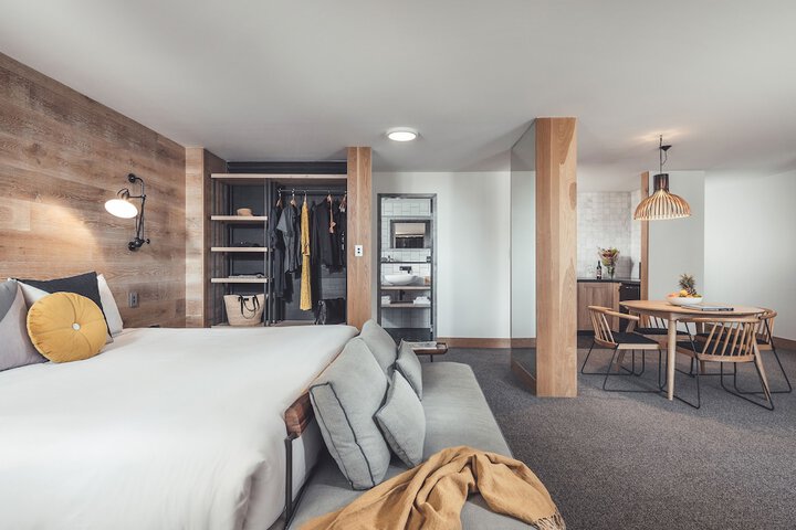 Room 11 of 150