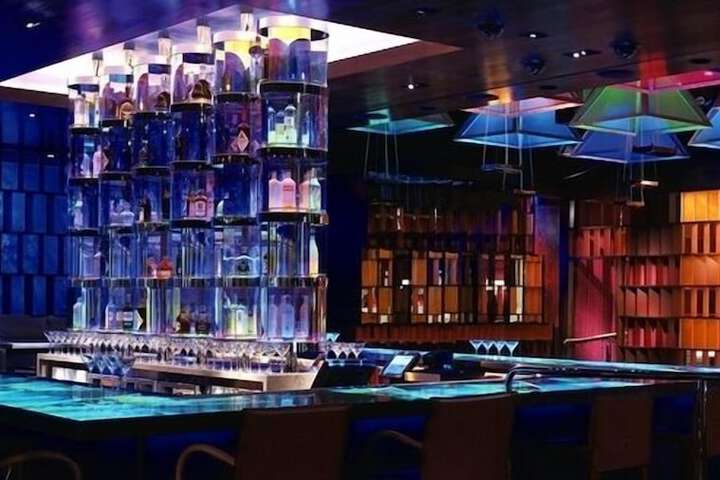 Lounge 87 of 103
