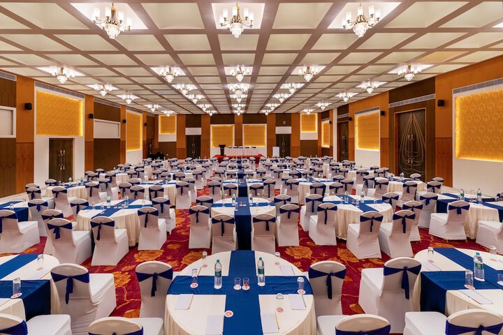 Ballroom/Hall 98 of 142