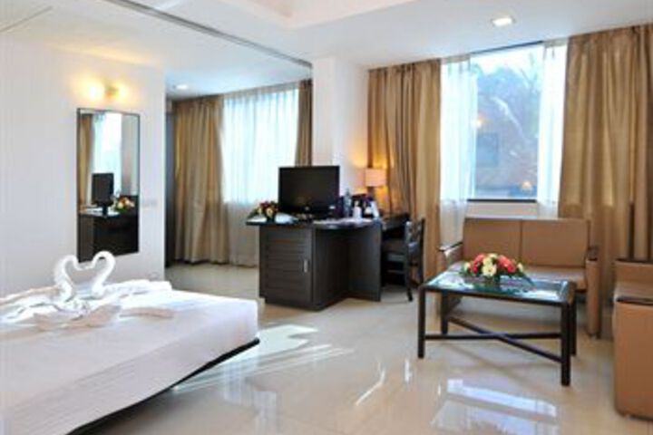Hotel Suite Photo