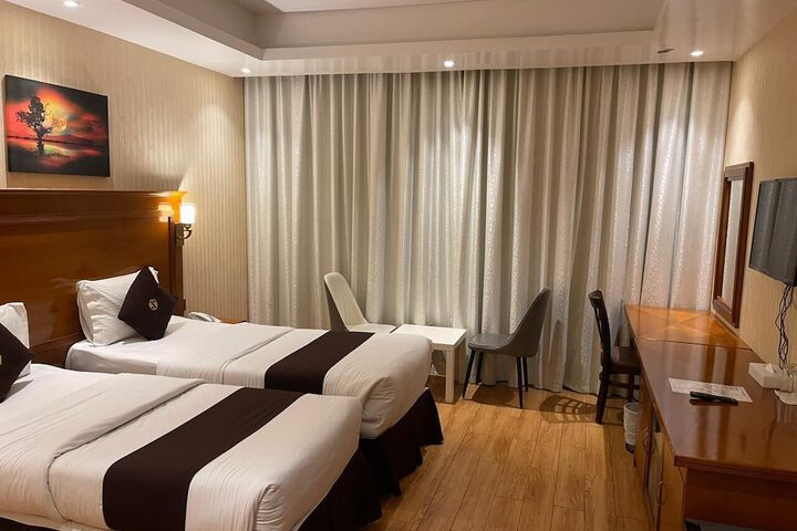 Room 3 of 9