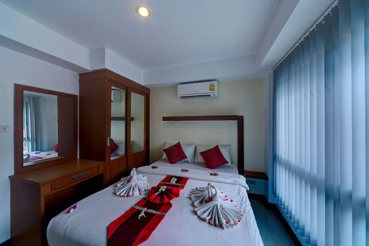 Room 6 of 33