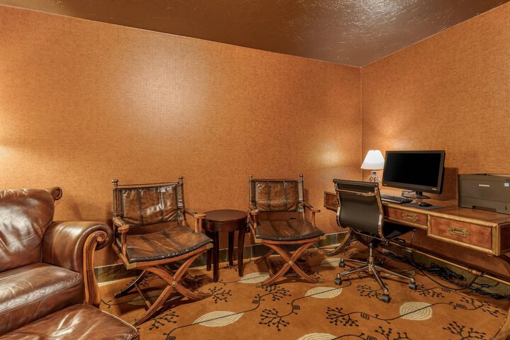 Business Center 53 of 58