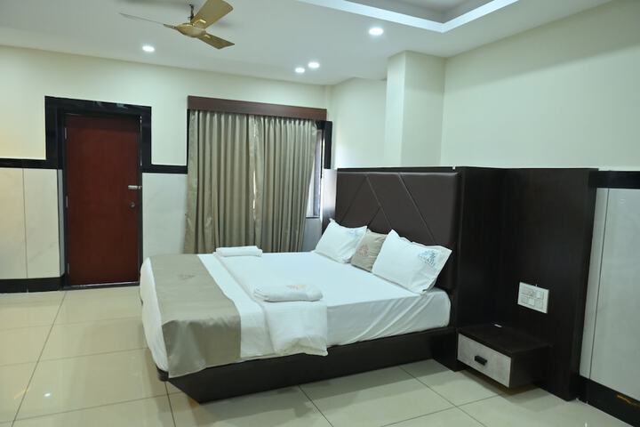 Room 2 of 16