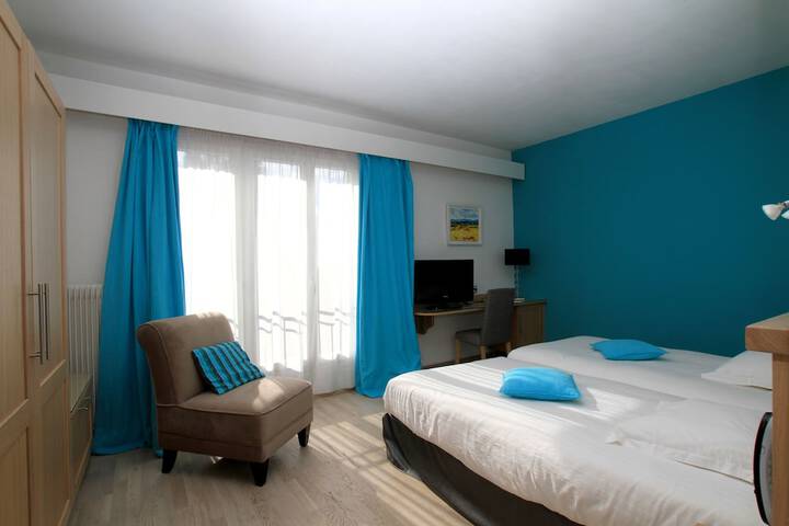 Room 3 of 38