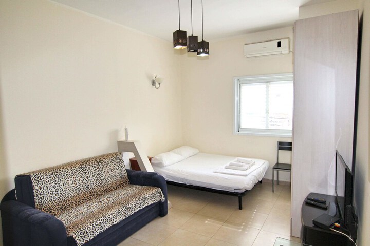 Room 7 of 12