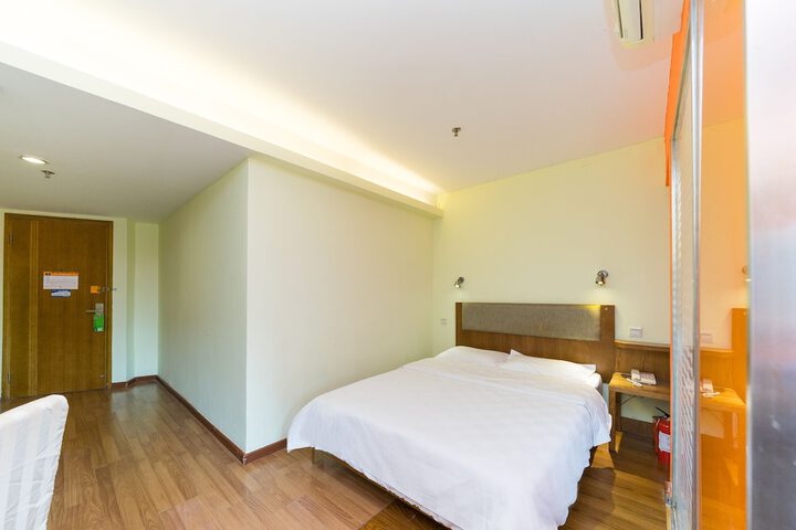 Room 12 of 22