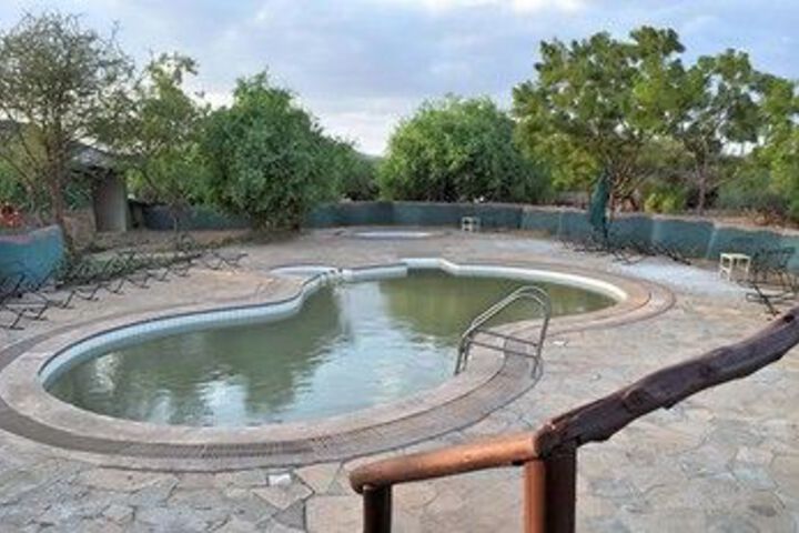 Pool 10 of 26