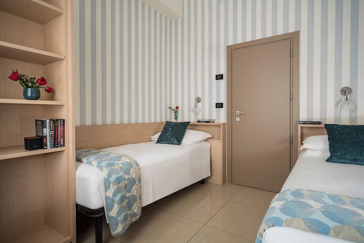 Room 32 of 89