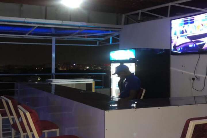Lounge 20 of 27