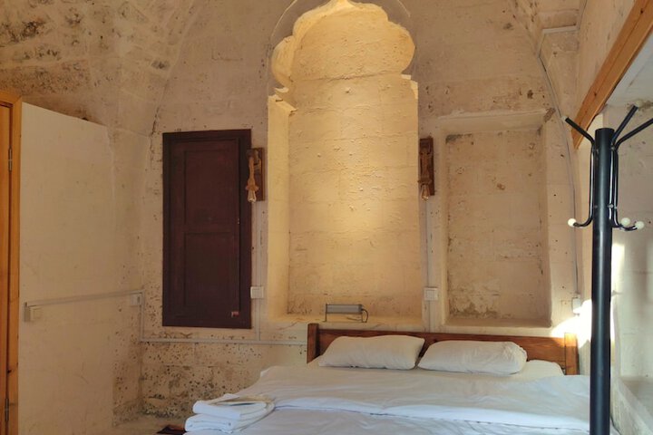 Room 10 of 26