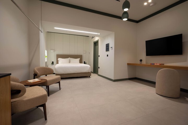 Room 18 of 120