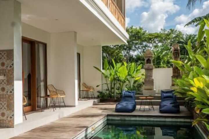 Pool 10 of 21