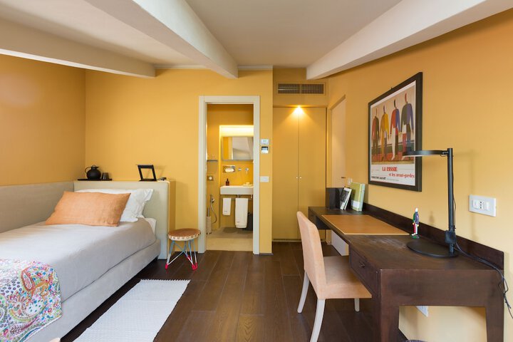 Room 25 of 51