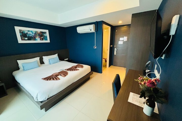 Room 10 of 33