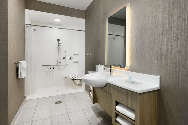 Room 10 of 22
