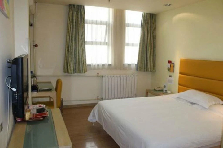 Room 4 of 11