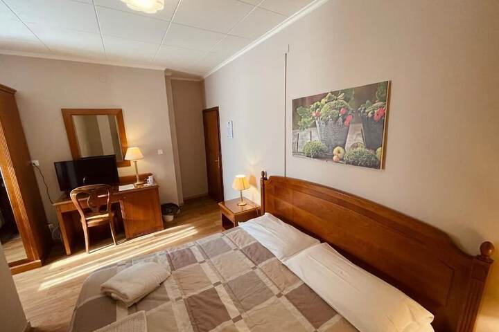 Room 9 of 31