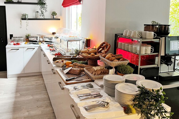 Breakfast/Coffee Service 8 of 16